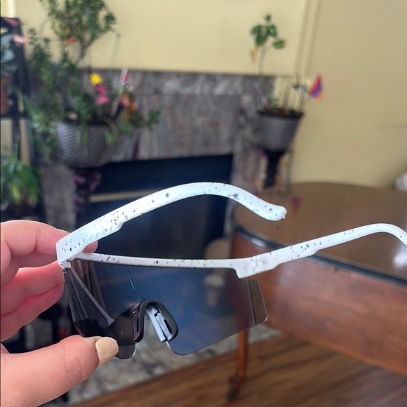 Colorful Reflective Sunglasses - Picture 4 of 4